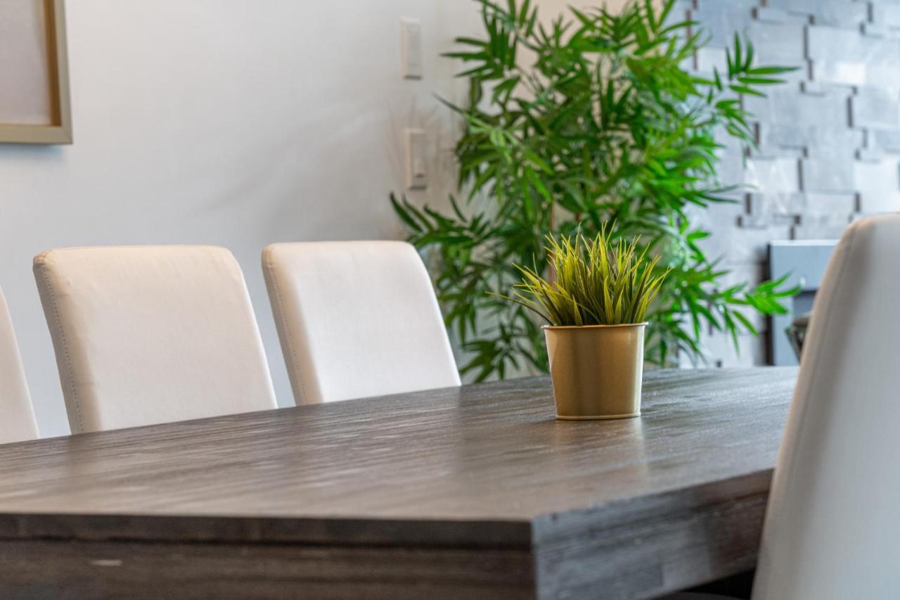 Contemporary Luxury 4 Bedroom House Near Downtown YYC 외부 사진