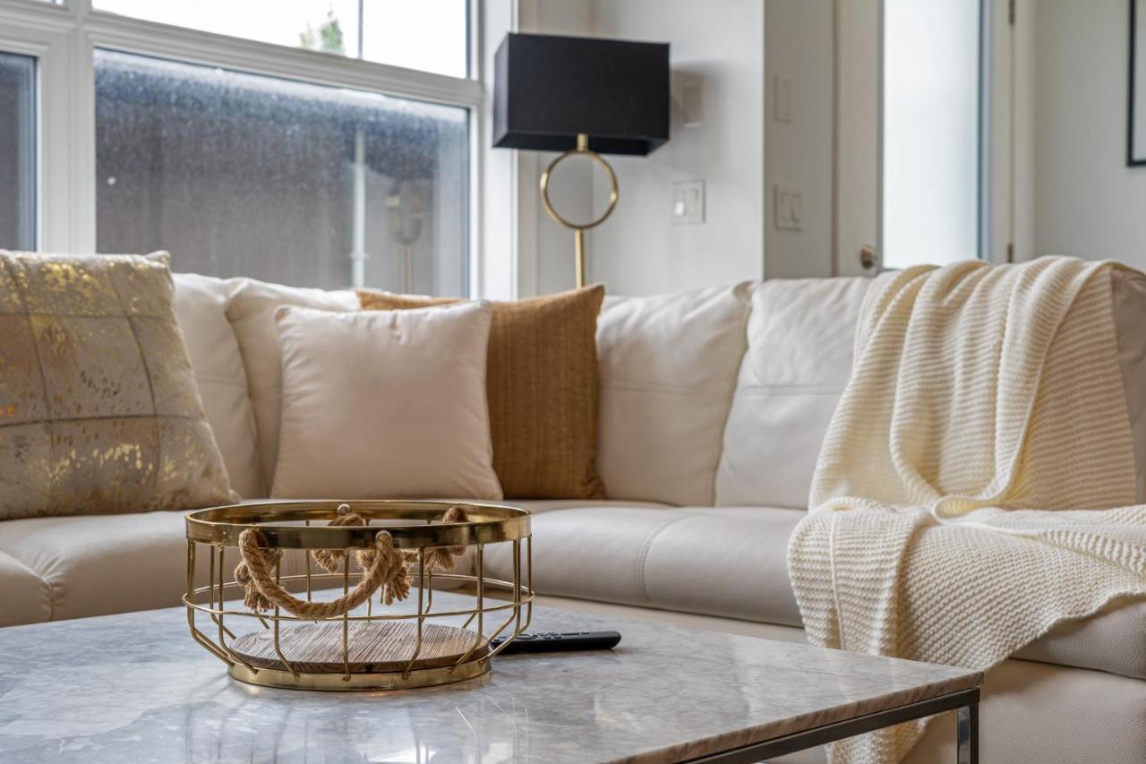 Contemporary Luxury 4 Bedroom House Near Downtown YYC 외부 사진