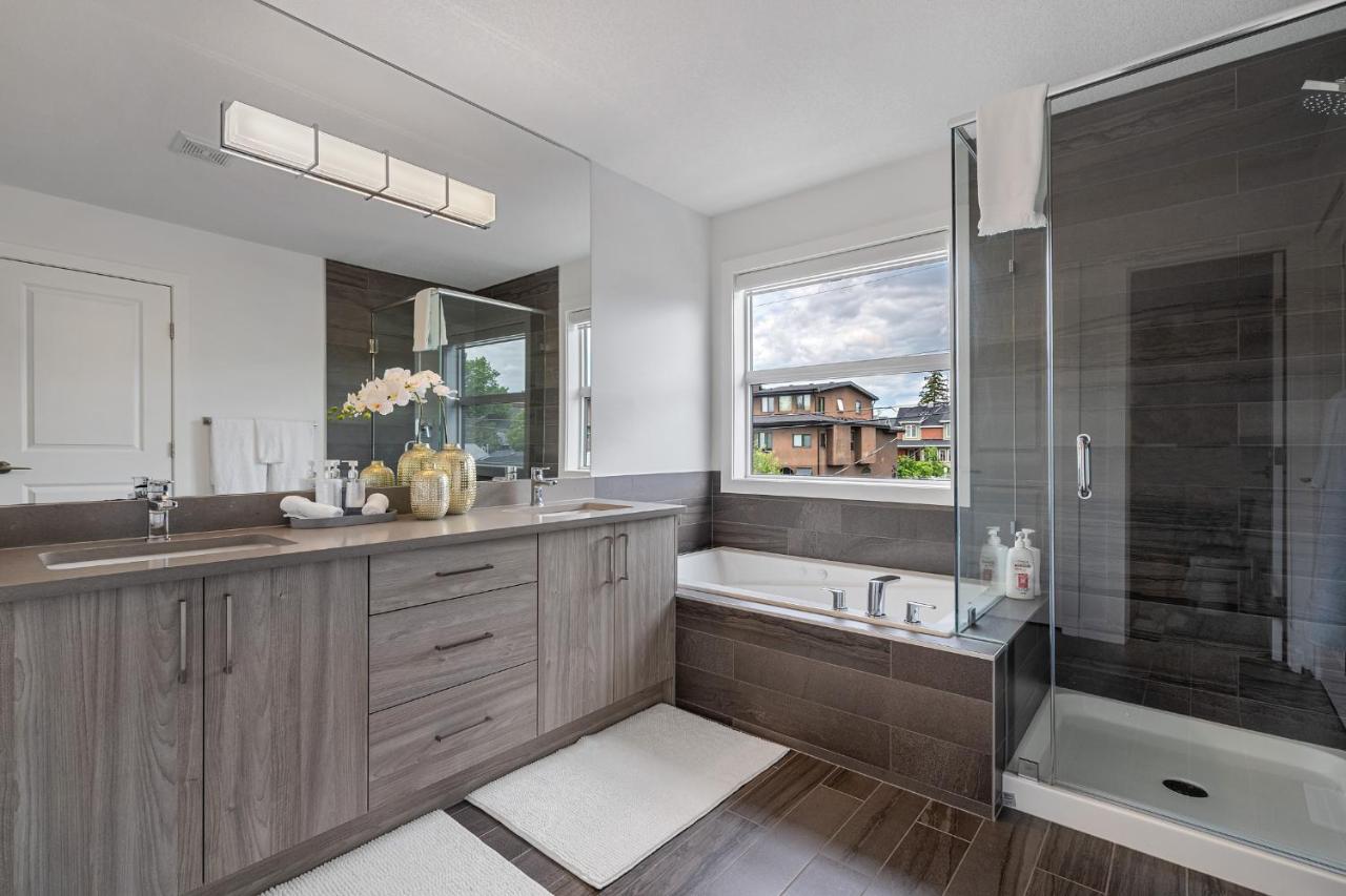 Contemporary Luxury 4 Bedroom House Near Downtown YYC 외부 사진
