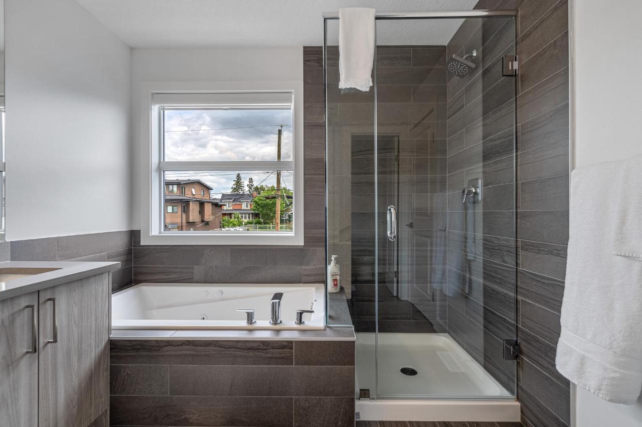 Contemporary Luxury 4 Bedroom House Near Downtown YYC 외부 사진