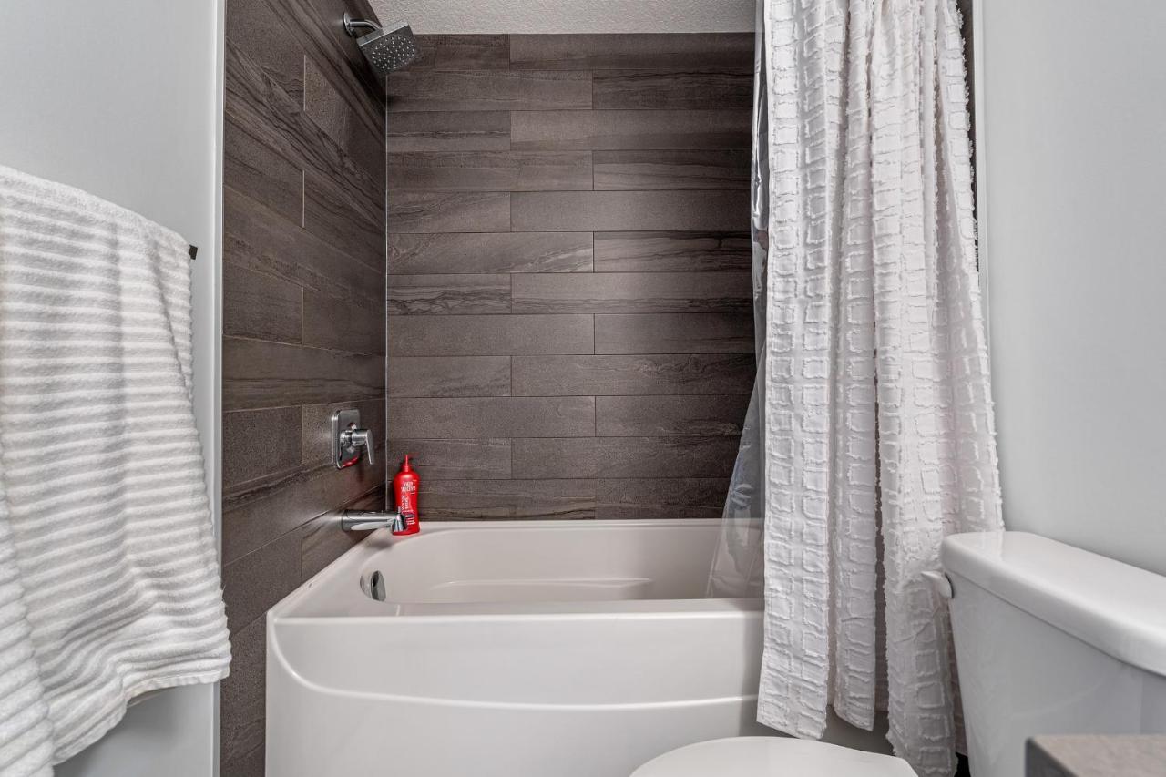 Contemporary Luxury 4 Bedroom House Near Downtown YYC 외부 사진