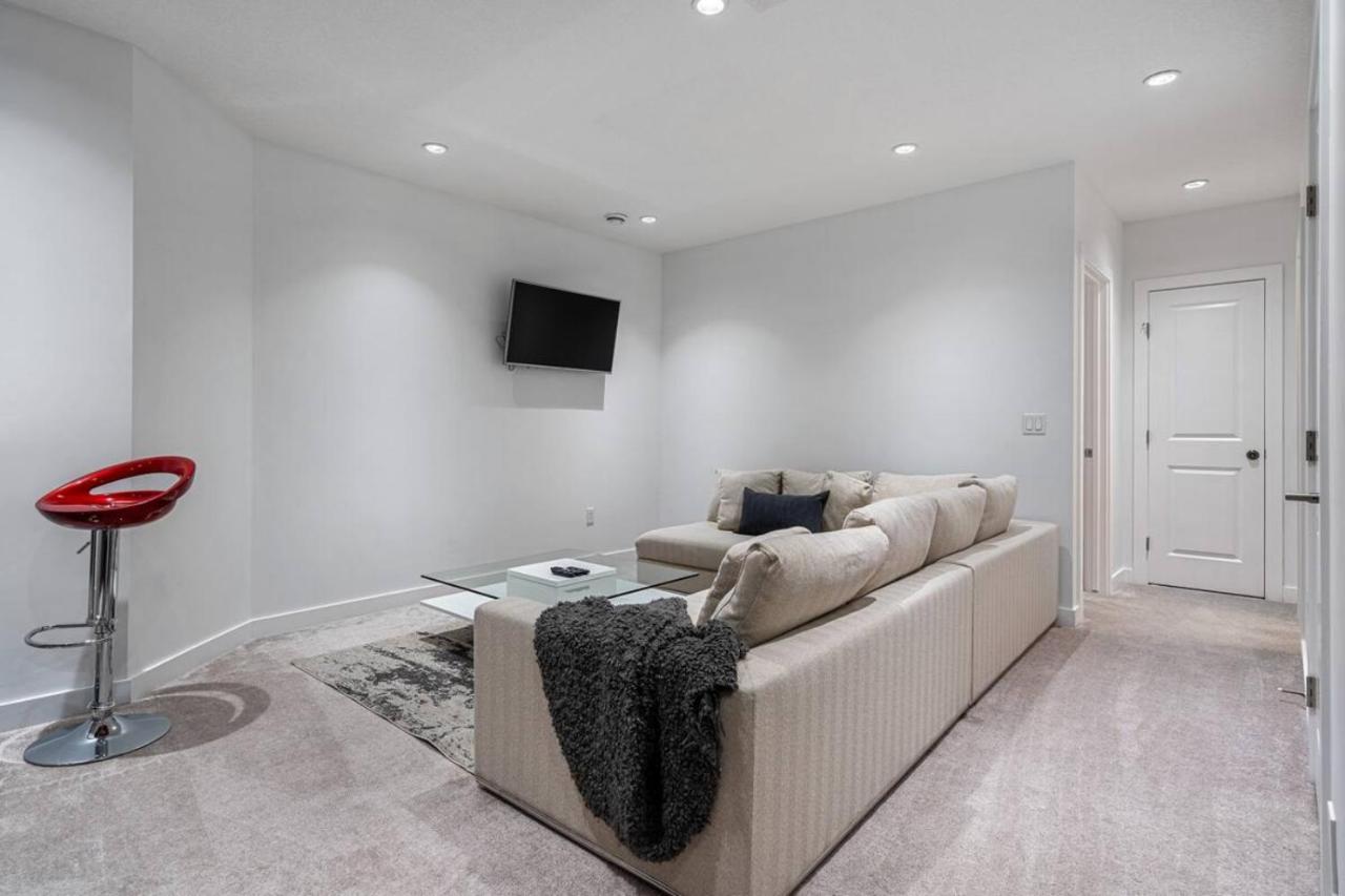 Contemporary Luxury 4 Bedroom House Near Downtown YYC 외부 사진